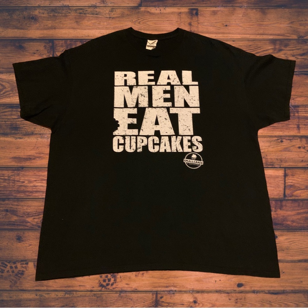 Funny Threadless Real Men Eat Cupcakes Johnny Cupcake Spencer’s Cakery Bakery